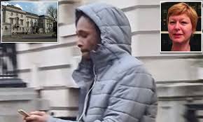 BROKENBRITAIN0's tweet image. 🚨 MAN WHO REPEATEDLY R@PED A 12 YEAR OLD AVOIDS JAIL 🇬🇧 

Jachin Mascall, 20, GROOMED his victim online for MONTHS and R@PED her multiple times 😯 

The female judge, Freya Newbury, GAVE HIM A SUSPENDED SENTENCE ⚠️ 

R@PISTS WALK FREE WHILST SPICY MEMES GET YOU JAILED❗️