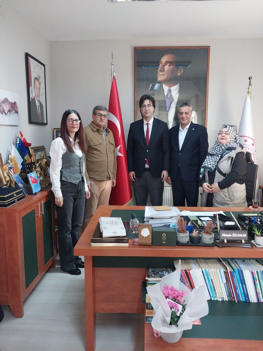 iyi_sariyer's tweet photo. #24KasımÖğretmenlerGünü münasebetiyle; Sarıyer İlçe Milli Eğitim Müdürü Hüseyin Özcanlar'ı makamında İlçe Başkanımız Sn.Alaeddin Pınarbaşı ve yönetim kurulu üyelerimiz ile birlikte katılım sağladık.
"24 Kasım Öğretmenler Günü"nü en içten dileklerimizle kutluyoruz.
@aldntr https://t.co/Ygs94JWdjq