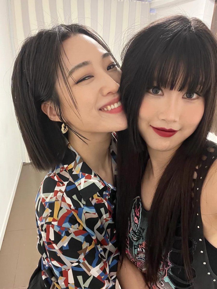 2025.11.25 #이아름솔 배우님 인스타 게시글

😎🖤🔥❤️‍🔥💄💋🎤🤹🏻🏍️🎥📞 무대는 이쪽입니다요.

#렌트 #쑤모린 #김수연 배우님