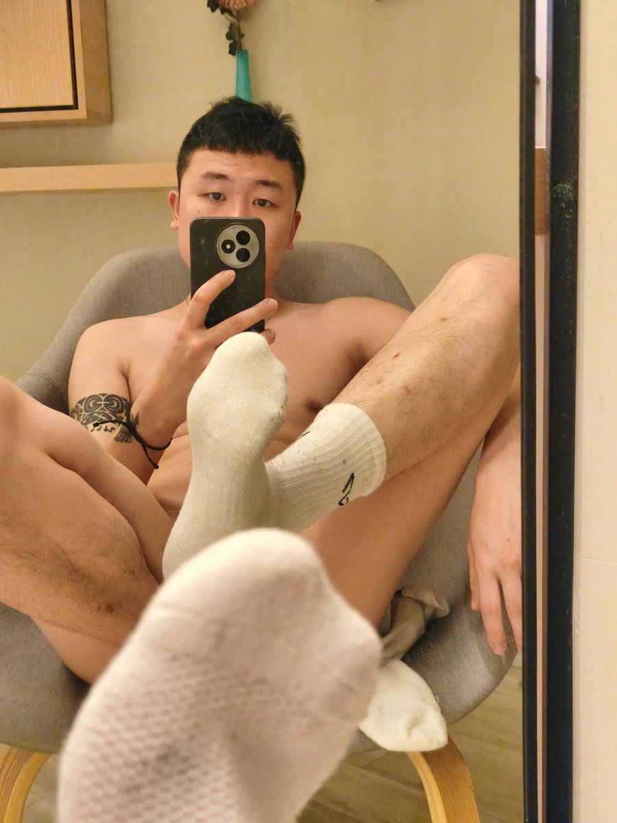D07223927's tweet photo. 其实我的脚也蛮好看的 https://t.co/KCpkI1RLRj