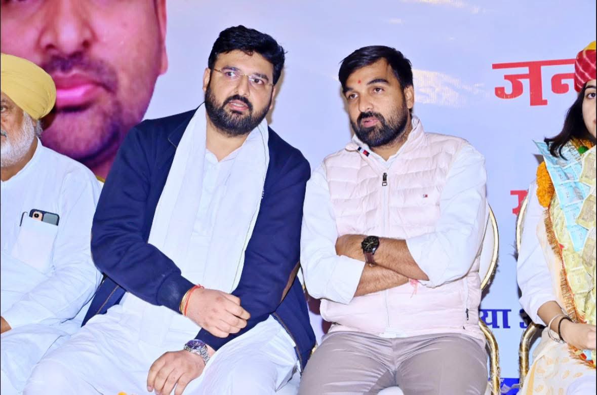 SiddhuVijender's tweet image. संगरिया की बेटी #जन्नतबिश्नोई पर गर्व है! 🎉  
दिल्ली विश्वविद्यालय की चीफ EC बनने पर हार्दिक बधाई एवं शुभकामनाएँ। 👏  

इस गौरवपूर्ण अवसर पर उनके दादा श्री सुरेंद्र धारणिया जी और पिता श्री अतुल धारणिया जी ने बेटी के सम्मान में आयोजित भव्य कार्यक्रम में भाग लिया। 🙏  
इस अवसर पर…