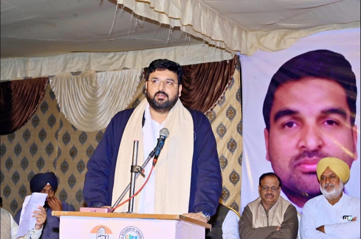 SiddhuVijender's tweet image. संगरिया की बेटी #जन्नतबिश्नोई पर गर्व है! 🎉  
दिल्ली विश्वविद्यालय की चीफ EC बनने पर हार्दिक बधाई एवं शुभकामनाएँ। 👏  

इस गौरवपूर्ण अवसर पर उनके दादा श्री सुरेंद्र धारणिया जी और पिता श्री अतुल धारणिया जी ने बेटी के सम्मान में आयोजित भव्य कार्यक्रम में भाग लिया। 🙏  
इस अवसर पर…