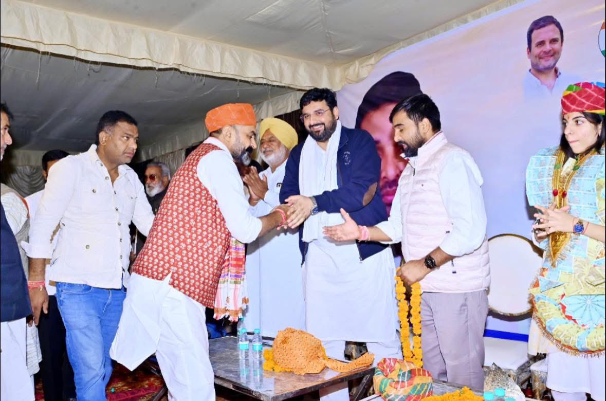 SiddhuVijender's tweet image. संगरिया की बेटी #जन्नतबिश्नोई पर गर्व है! 🎉  
दिल्ली विश्वविद्यालय की चीफ EC बनने पर हार्दिक बधाई एवं शुभकामनाएँ। 👏  

इस गौरवपूर्ण अवसर पर उनके दादा श्री सुरेंद्र धारणिया जी और पिता श्री अतुल धारणिया जी ने बेटी के सम्मान में आयोजित भव्य कार्यक्रम में भाग लिया। 🙏  
इस अवसर पर…