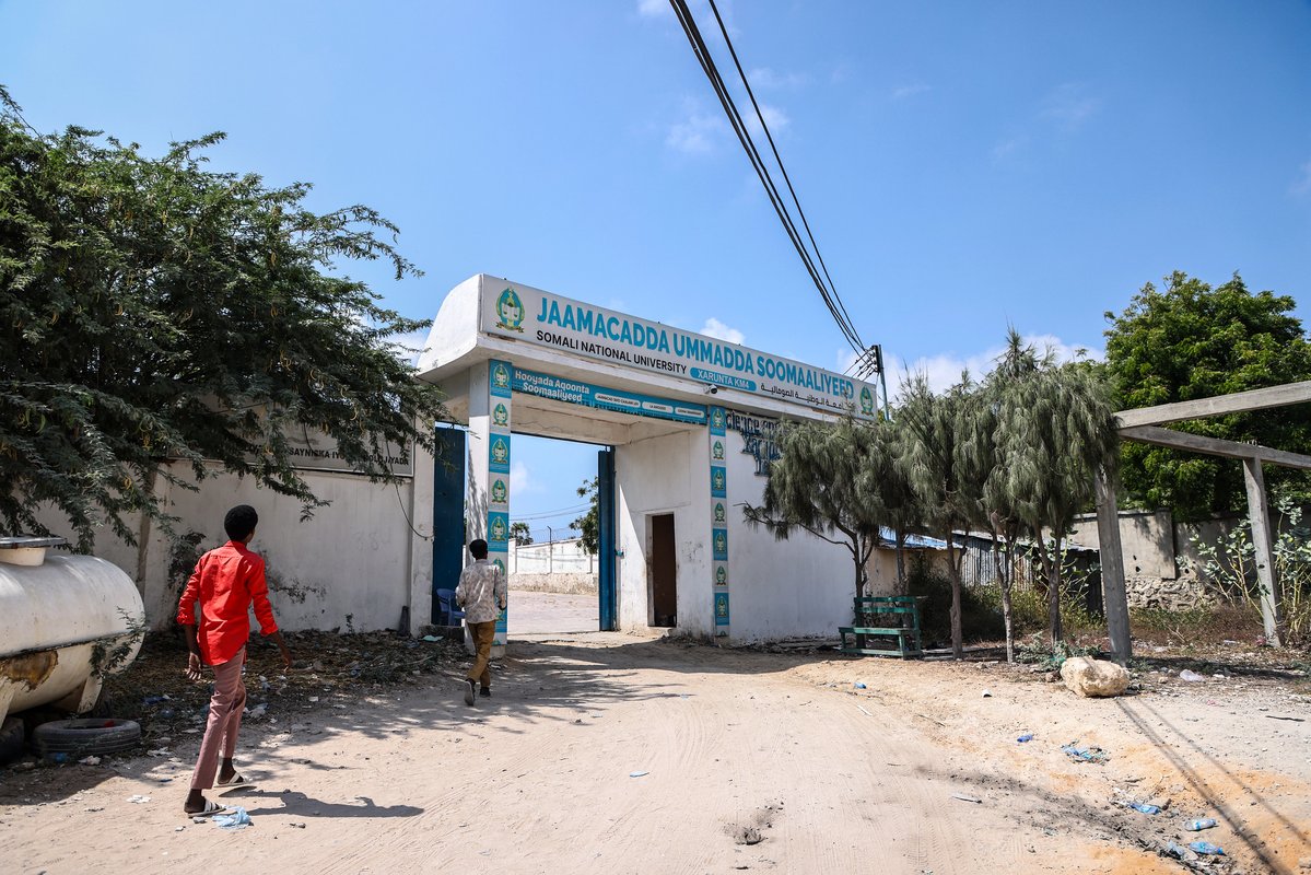 unicefsomalia's tweet image. Somalia’s first National Social Work Curriculum is strengthening social services across the country.

With support from @DKinSomalia &amp;amp; partners, leading universities are training a new generation of social workers dedicated to protecting children &amp;amp; supporting vulnerable families.