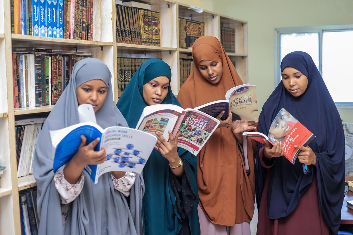 unicefsomalia's tweet image. Somalia’s first National Social Work Curriculum is strengthening social services across the country.

With support from @DKinSomalia &amp;amp; partners, leading universities are training a new generation of social workers dedicated to protecting children &amp;amp; supporting vulnerable families.