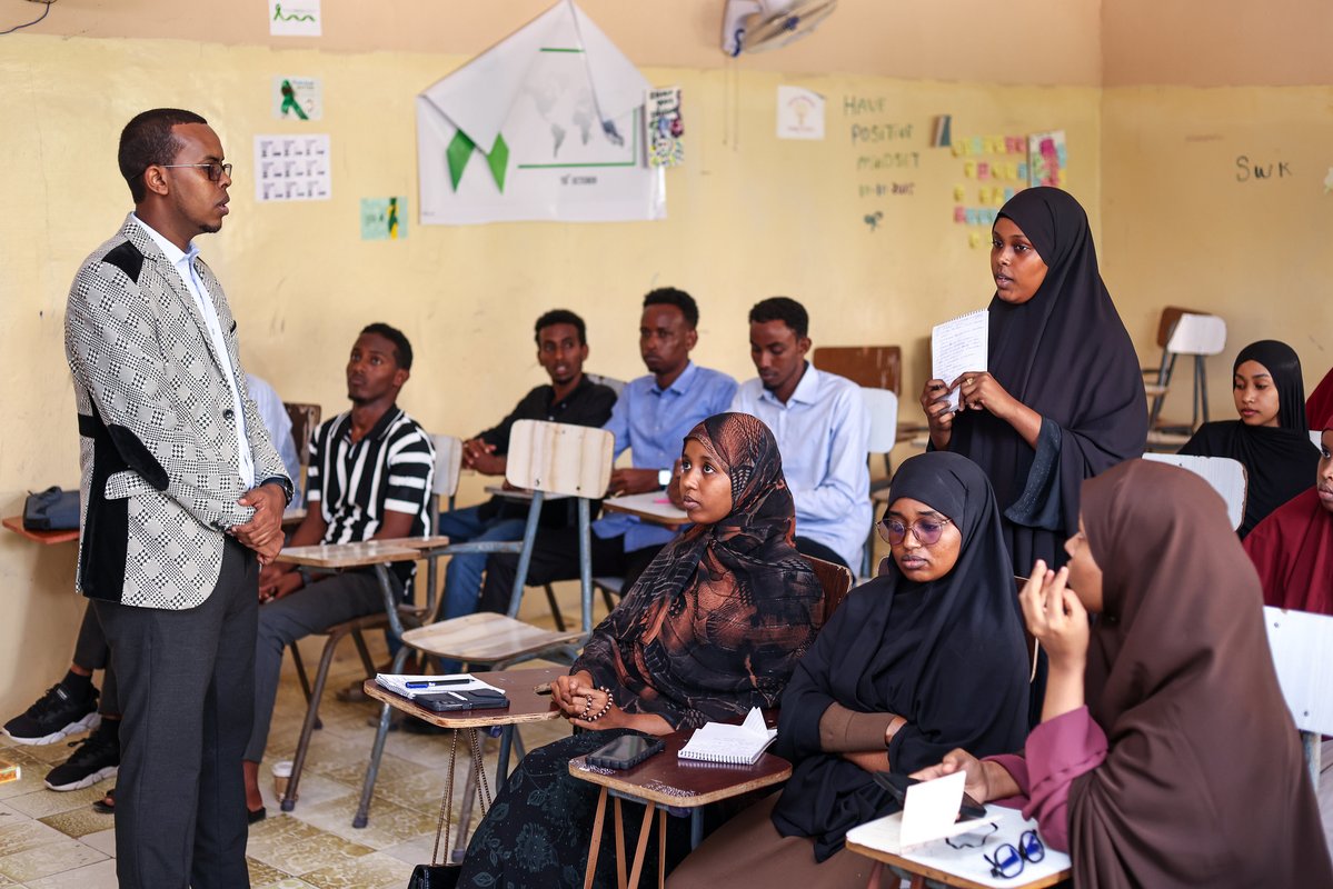 unicefsomalia's tweet image. Somalia’s first National Social Work Curriculum is strengthening social services across the country.

With support from @DKinSomalia &amp;amp; partners, leading universities are training a new generation of social workers dedicated to protecting children &amp;amp; supporting vulnerable families.