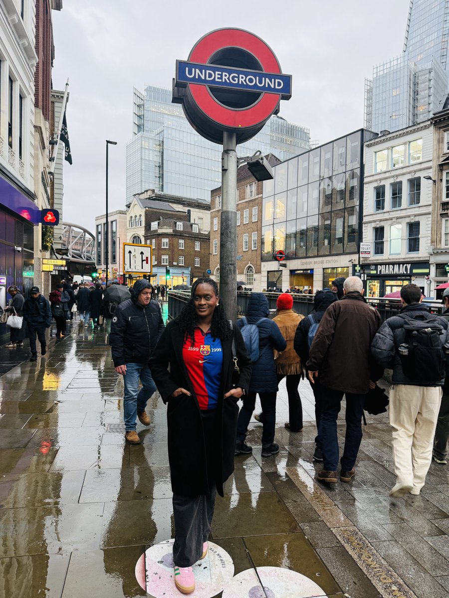 __xocynthia's tweet image. Repping in London. Excited for Match day ❤️💙