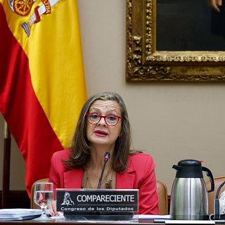25-N: La delegada del Gobierno contra la violencia de género, Carmen Martínez Perza, califica en <a href="/LasMananas_rne/">Las Mañanas de RNE</a> de "mala noticia" la promesa del PP de derogar la ley del 'sí es sí': "Es una ley integral, derogarla desprotegería a las víctimas".
rtve.es/play/audios/la…