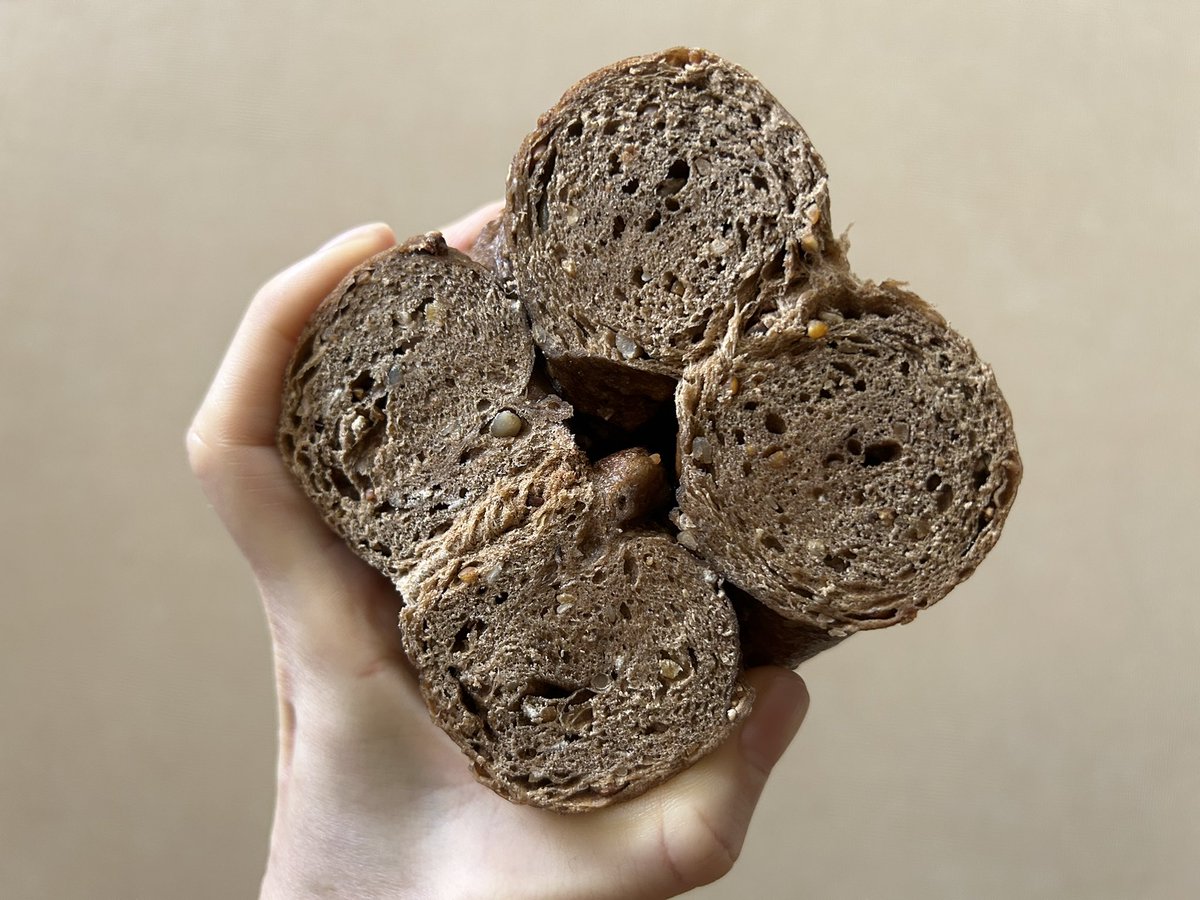 diet_me12's tweet image. 第3弾　黒糖焙煎マルチグレイン

数多く種類あるKOS（さん）ベーの中でも何度かいただくことができてるお気に入りになってる子🫶

#KOS
#埼玉
#窯茶業
#実店舗
#東京
#練馬区
#ベーグル専門店
#ベーグル通販
#ベーグル記録