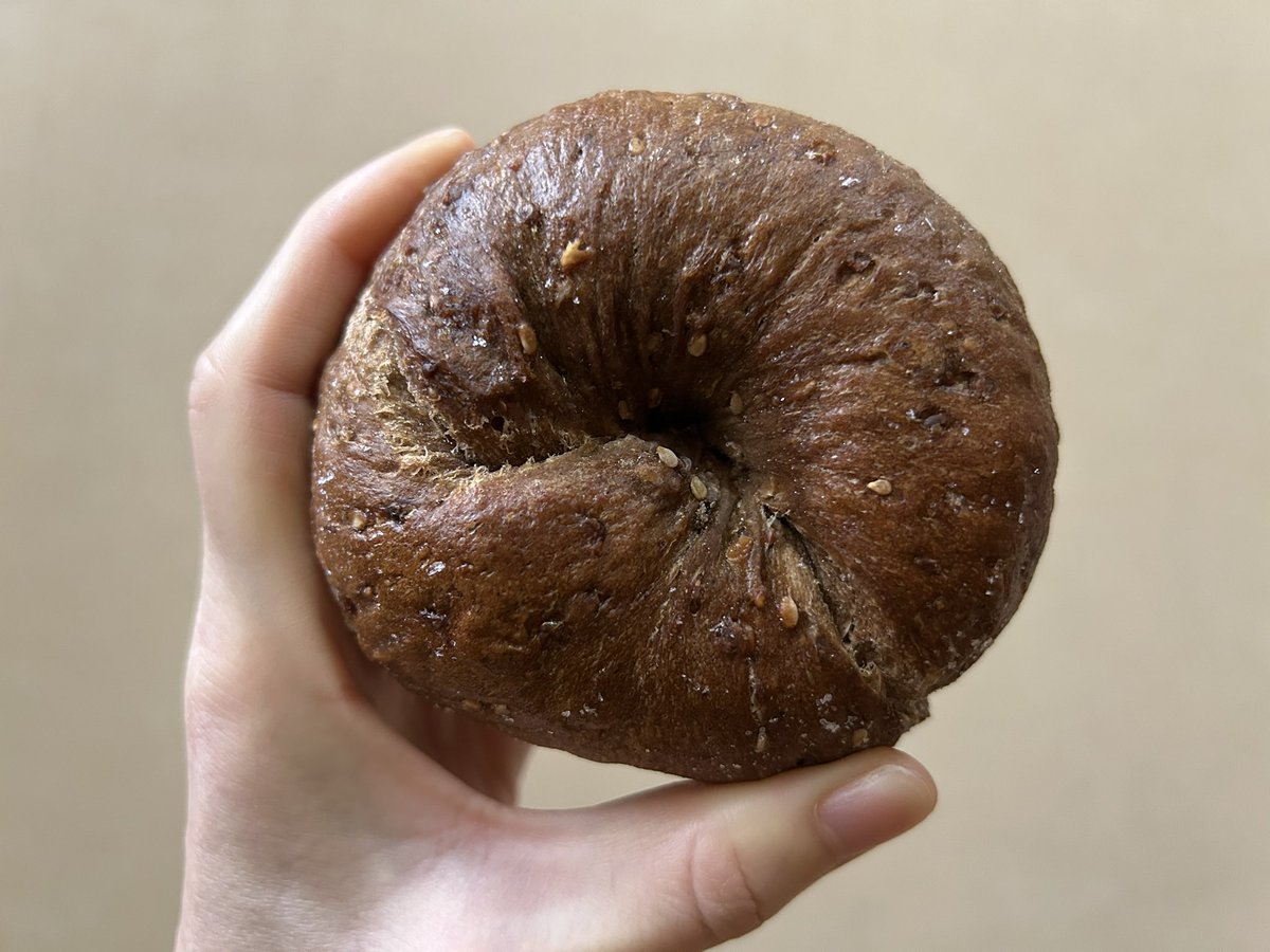 diet_me12's tweet image. 第3弾　黒糖焙煎マルチグレイン

数多く種類あるKOS（さん）ベーの中でも何度かいただくことができてるお気に入りになってる子🫶

#KOS
#埼玉
#窯茶業
#実店舗
#東京
#練馬区
#ベーグル専門店
#ベーグル通販
#ベーグル記録