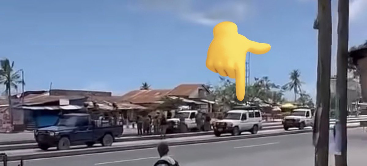 Sativa255's tweet image. Leo tumepata UTHIBITISHO MUHIMU SANA wale wakiokuwa na nguo za nyumbani ni watu wa USALAMA WA TAIFA.

Kama umemsikiliza jana MWIGULU alikuwa anataka kujenga hoja kuwa hawa watu hata wao walikuwa hawawajui na waliia polisi wengi.

Hawa watu ni SEHEMU YA VYOMBO VYA USALAMA ambao…