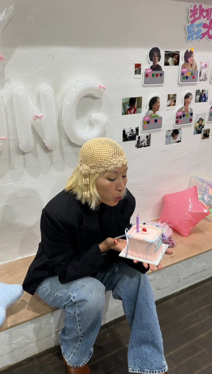11월 25일, 마지막으로 다시 한 번 생일을 축하하며 •• 팬들이 모여 다같이 축하하고 사랑 듬뿍 주고 받을 수 있는 순간 행복했어요 ✮⋆˙
