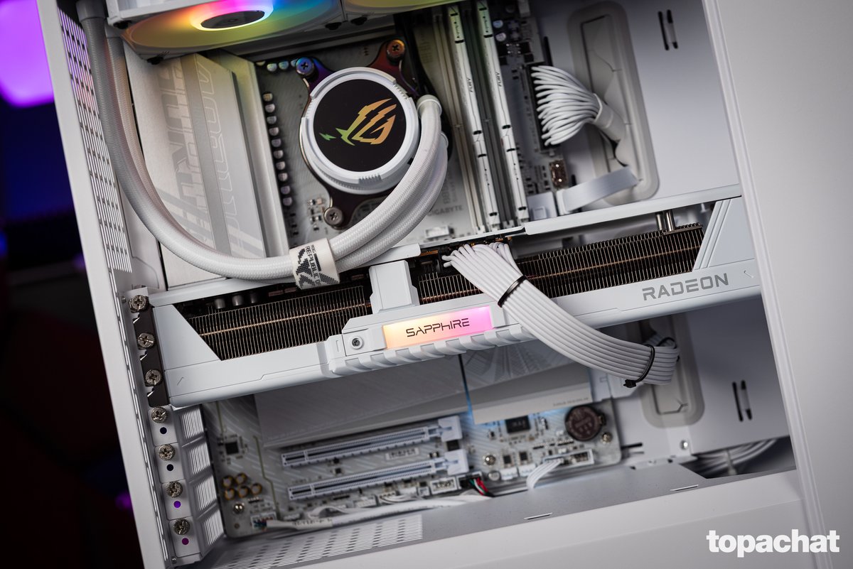 TopAchat's tweet image. 🎄 #PetitPapaTopAchat 
Retrouve le superbe PC Gamer VORTEX @fractalofficial à gagner dans le Setup 1 !

topachat.com/pages/detail2_…

Participe ici !
topachat.com/p/content/conc…