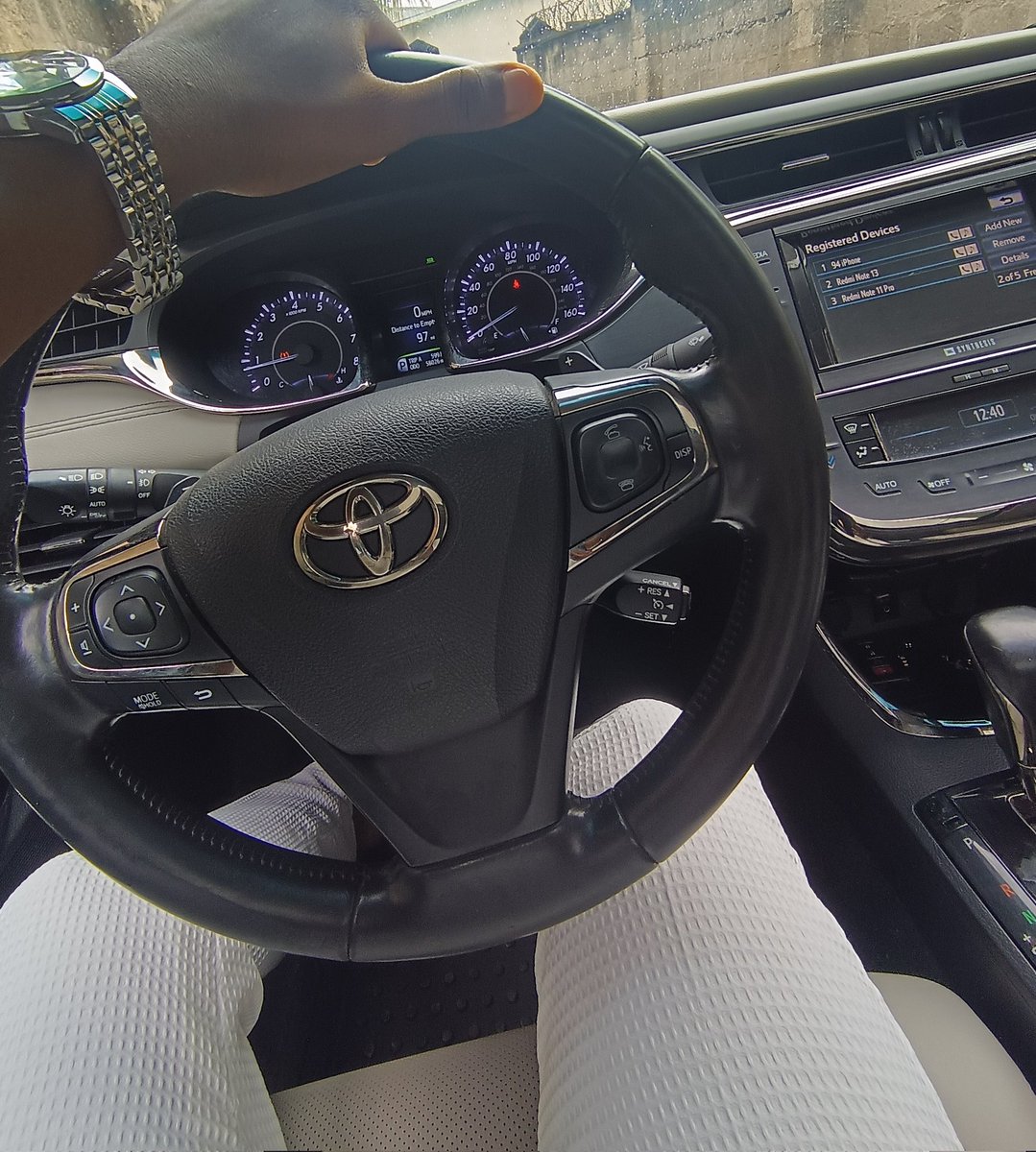 Prince_omobee's tweet image. Went for an event in a remote location. On my way back, rain beat the sh*t out of me and my fine wear.

Days later, returning from the gym under the hot sun, I stopped at the eatery to get food. While waiting for the order, I texted @Kinglamarr___. Paid right there.