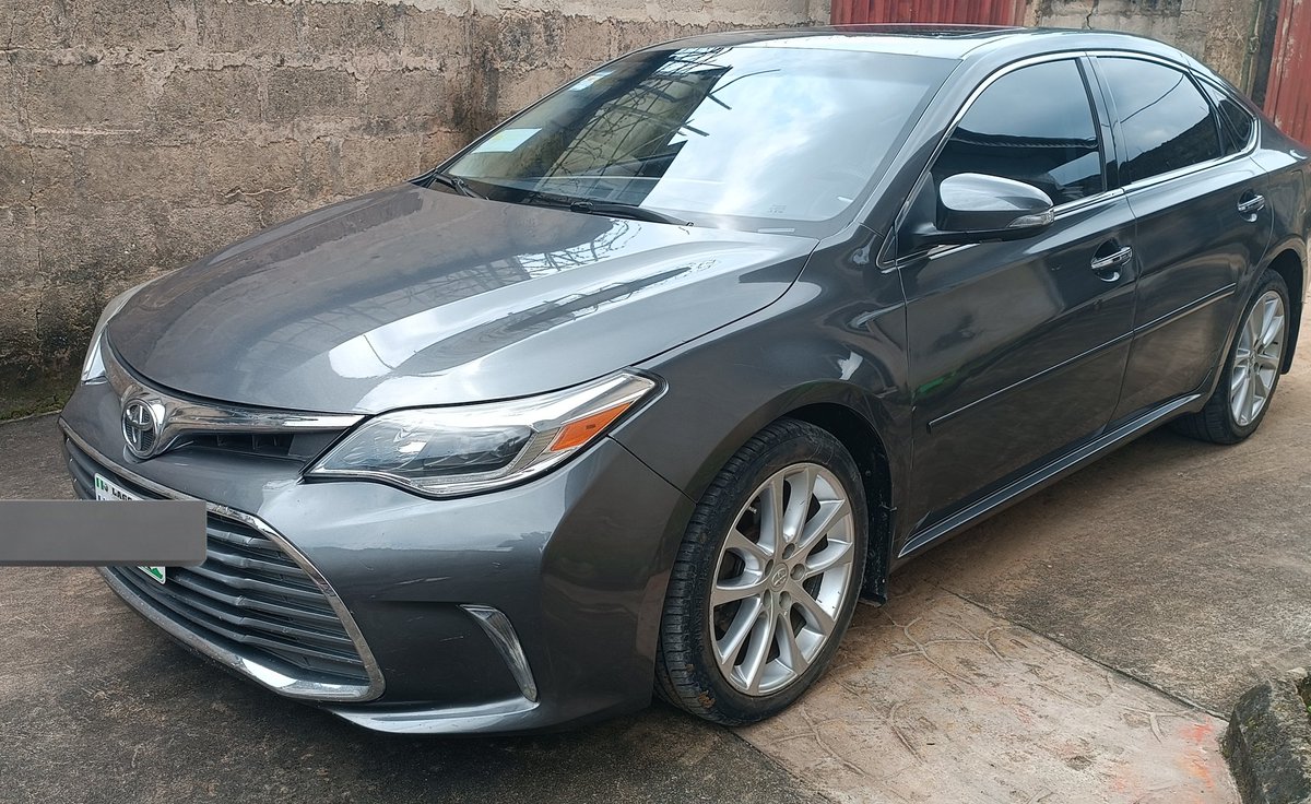 Prince_omobee's tweet image. Went for an event in a remote location. On my way back, rain beat the sh*t out of me and my fine wear.

Days later, returning from the gym under the hot sun, I stopped at the eatery to get food. While waiting for the order, I texted @Kinglamarr___. Paid right there.