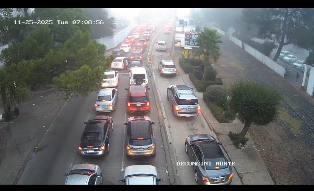 borderlineason's tweet photo. Libre la circulación para camiones de carga y carros familiares por la #Garita Mariposa de #Nogales #Sonora... Todo normal desde las 6 AM hoy 25 de noviembre. Igual se reporta la garita centro de esta misma ciudad... Una mañana con mucha neblina. Si viene para el norte por carretera tenga precaución y ponga las luces intermitentes. También véngase bien abrigado. @ProyectoPuente   @elalbertomedina  @ELDEBATE @lasillarota #Phoenix #Tucson #Hermosillo #NogalesArizona #Magdalena #MagdalenadeKino #SLRC #Cananea #borderlinea