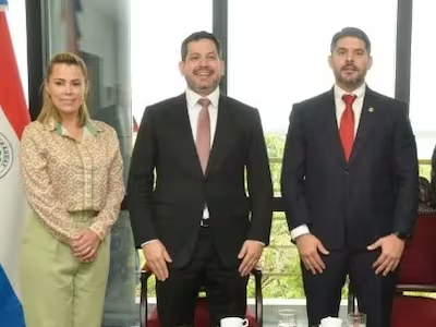 Lo mismo dijiste de Nenecho y asi les fue a los asuncenos,todos lo que ustedes apoyan tienen olor a CORRUPCION.🇵🇾