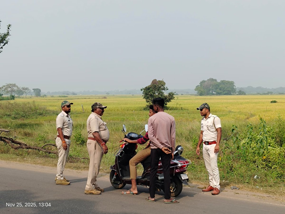 RTOBHADRAK's tweet photo. Joint enforcement against road safety rule violations was carried out by the RTO Bhadrak enforcement team in coordination with Bonth PS on the 10th day of the Zero Fatality Fortnight.
@DM_Bhadrak @STAOdisha https://t.co/CFYp1MQOKb