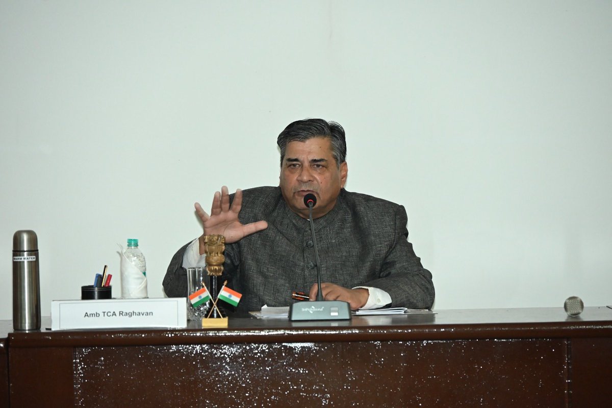 ia_awc's tweet image. Day 1 #DSS2025 #AWC Exploring strategic culture&apos;s impact on Contemporary Warfighting, Comprehensive National Power &amp;amp; neighbourhood challenges. In-depth discussions shaping India&apos;s security outlook @adgpi ⁦@artrac_ia⁩