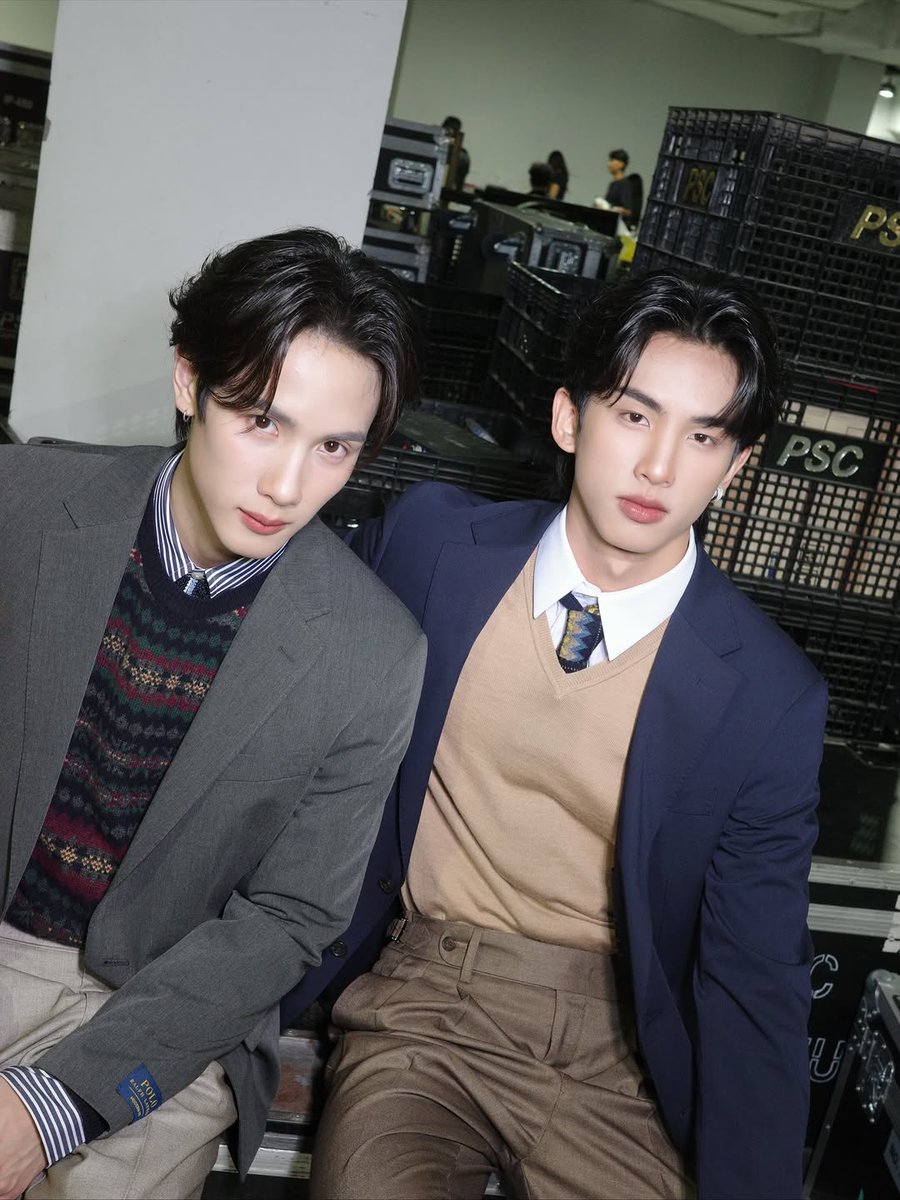 surfjavabrasil's tweet image. 📆 25.11.2025 - ©️ Feed Instagram @/swensurf 

TRAD: &quot;Ano novo, mas parceiro antigo naa #GMMTV2026&quot;

MAGIC VIBES MAXIMIZED X SJ
#GMMTV2026XSurfJava #surfjava
#swensurf #javabh