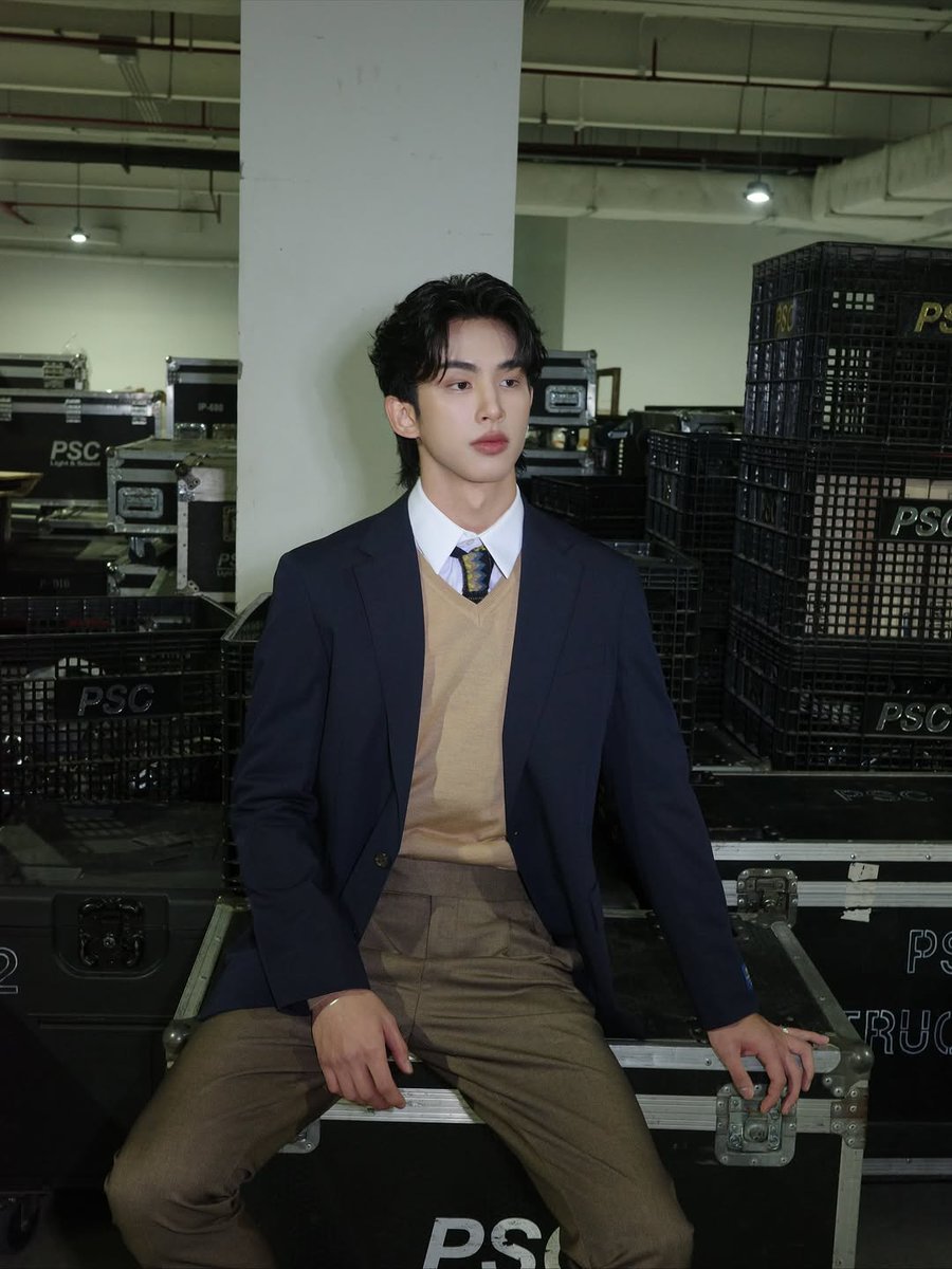 surfjavabrasil's tweet image. 📆 25.11.2025 - ©️ Feed Instagram @/swensurf 

TRAD: &quot;Ano novo, mas parceiro antigo naa #GMMTV2026&quot;

MAGIC VIBES MAXIMIZED X SJ
#GMMTV2026XSurfJava #surfjava
#swensurf #javabh