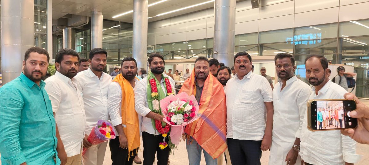 thotalkr_mla's tweet image. A warm welcome to Jukkal MLA Sri Thota Lakshmi Kantha Rao garu at Shamshabad Airport! After completing his London tour, MLA Thota Lakshmi Kantha Rao garu was given a grand reception at Rajiv Gandhi International Airport by Jukkal constituency leaders. Newly appointed Kamareddy…