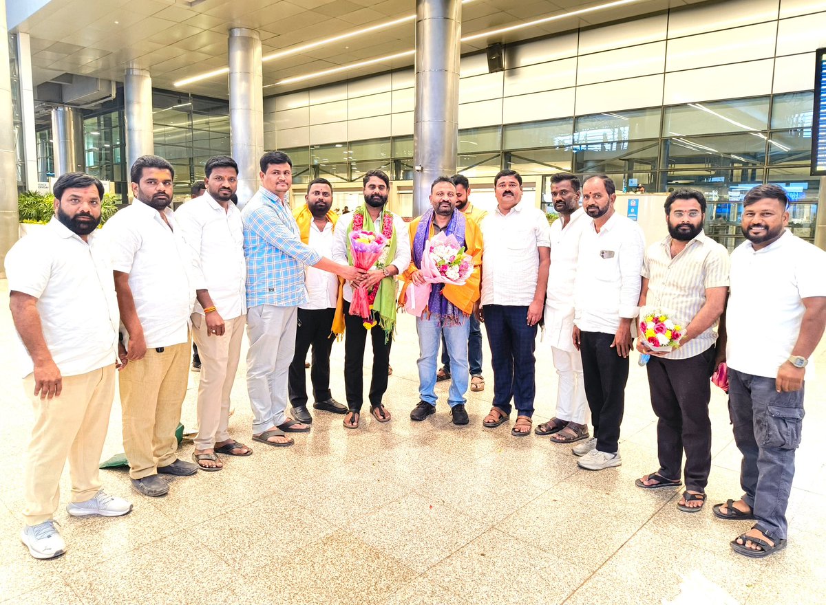 thotalkr_mla's tweet image. A warm welcome to Jukkal MLA Sri Thota Lakshmi Kantha Rao garu at Shamshabad Airport! After completing his London tour, MLA Thota Lakshmi Kantha Rao garu was given a grand reception at Rajiv Gandhi International Airport by Jukkal constituency leaders. Newly appointed Kamareddy…
