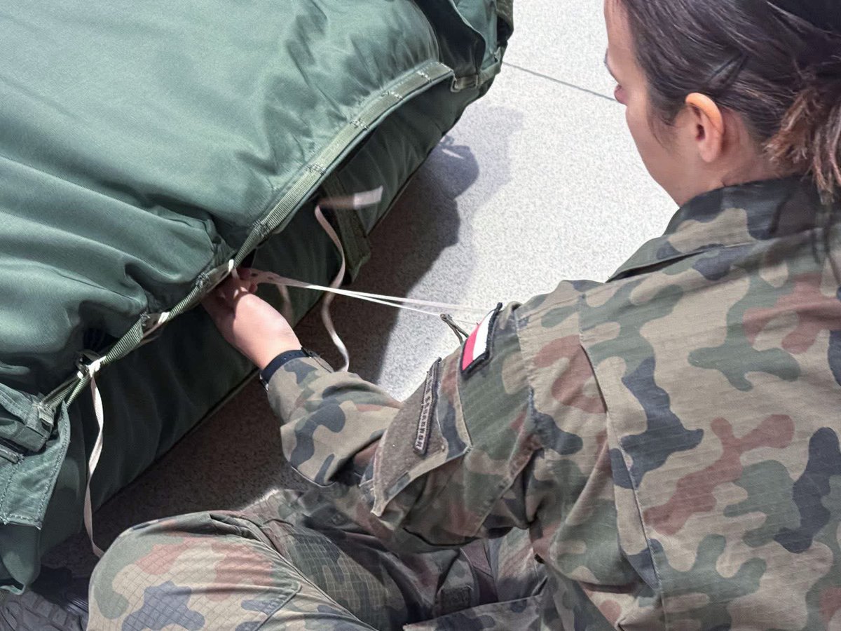 _6BPD_'s tweet image. 📦 Instruktorzy Zrzutów Towarowych – nowa kadra gotowa do działania 🪂

W terminie 13.10–21.11 odbył się Kurs Kandydatów na Instruktorów Zrzutów Towarowych (IZT). W szkoleniu uczestniczyło 12 żołnierzy – przedstawiciele #6BPD, #WS Wojsk Specjalnych, oraz SP - Sił Powietrznych.