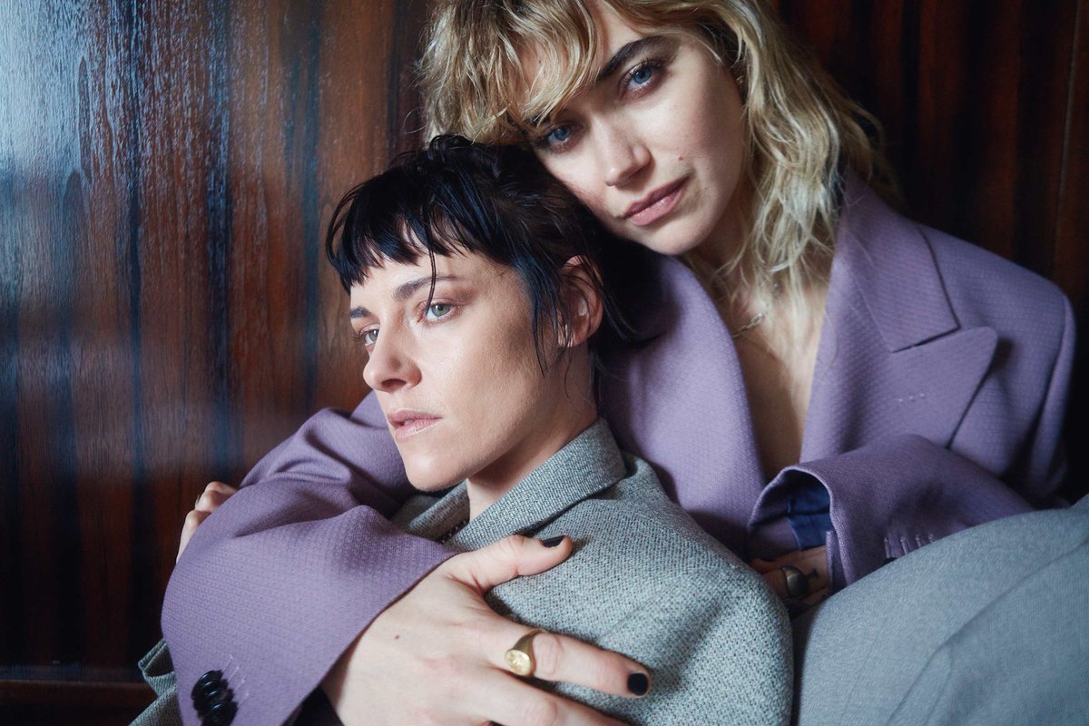 CINEMA505's tweet image. Kristen Stewart e Imogen Poots (A Cronologia da Água) para a i-D.