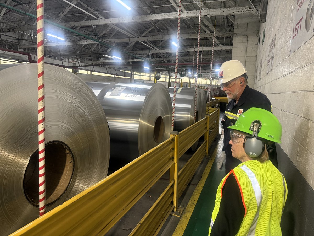 RepMMM's tweet image. Toured Novelis in Davenport, the world’s largest aluminum recycler and a major producer of flat-rolled aluminum. We discussed how my Recycling Infrastructure and Accessibility Act will expand recycling access, strengthen American manufacturing, and support good-paying jobs right…