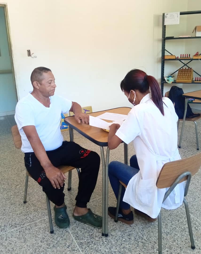 Nuestro líder indiscutible no solo conquistó la libertad, sino el corazón de millones. Su ejemplo de entrega al pueblo es imborrable. #100AñosConFidel.