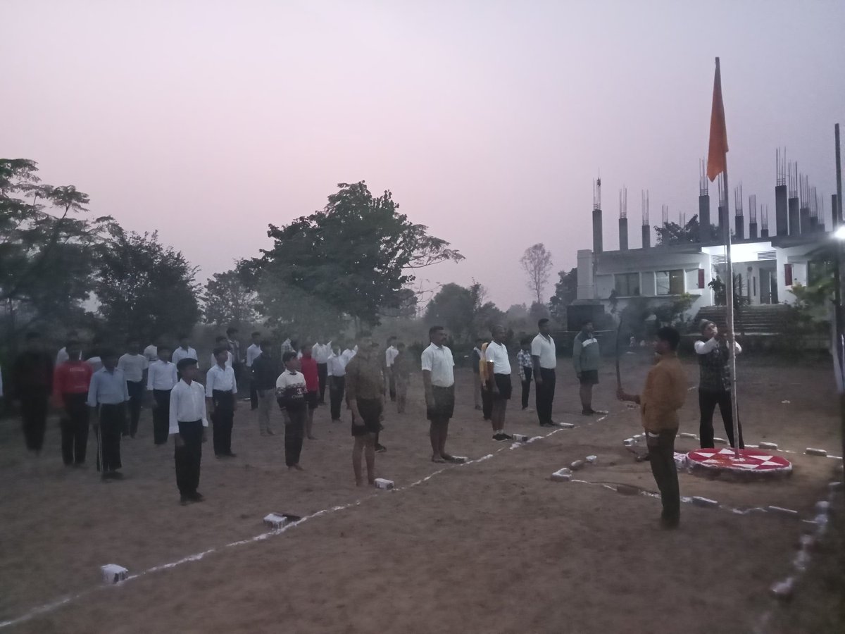 shri_kys's tweet image. मोरना (उत्तरप्रदेश) में प्राथमिक प्रशिक्षण शिविर संपन्न 

उत्तरप्रदेश के बिजनौर जिले के मोरना गांव में स्थित महाराजा मुकुट सिंह शेखावत संस्थान परिसर में श्री क्षत्रिय युवक संघ का चार दिवसीय प्रशिक्षण शिविर 22 से 25 नवंबर तक आयोजित हुआ। शिविर का संचालन मदन सिंह बामणिया ने किया।1/2