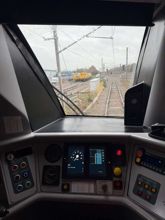 RAIL_NEWS_UK's tweet image. Multiple trains controlled simultaneously in landmark for digital signalling dlvr.it/TPSPTY #Class180 #Class717 #EastCoastDigitalProgramme #EastCoastMainLine