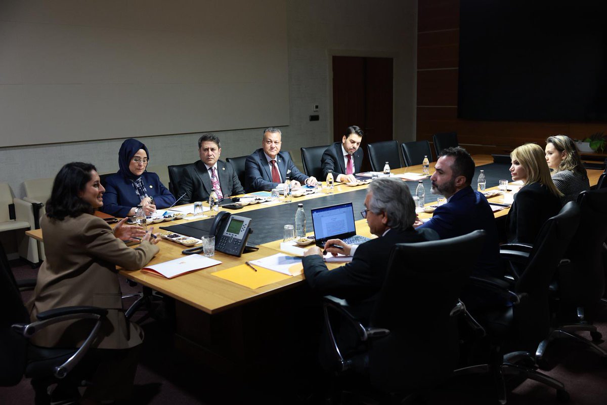 CYAZMAC's tweet image. 📍AK Parti Genel Merkez

AK Parti Çevre ve Şehircilik Politikaları Başkanımız Sayın Sevilay Tuncer başkanlığında; geçtiğimiz hafta incelemelerde bulunduğumuz Halep&apos;i konu alan toplantımızı gerçekleştirdik. 

UNESCO Türkiye Millî Komisyonu Başkanı Prof. Dr. M. Öcal Oğuz, TİKA…