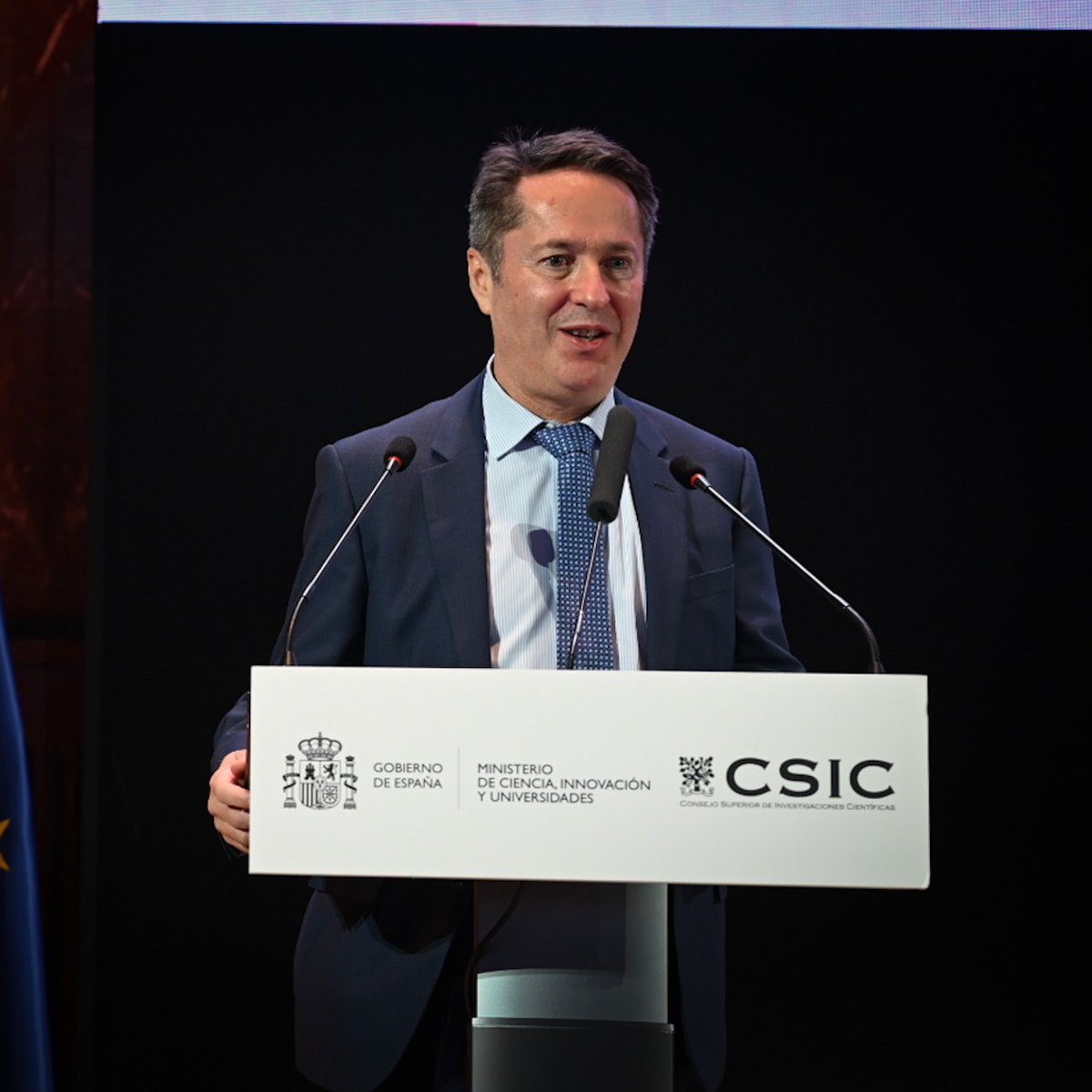 CSIC's tweet image. 🏅 El físico Juan Ignacio Cirac ha recogido hoy la Medalla #CSIC a la Excelencia Científica 2025 

➡️ La distinción reconoce la relevancia y el impacto internacional de sus contribuciones en el ámbito de las Ciencias y Tecnologías Cuánticas

👉 tiny.cc/falv001
