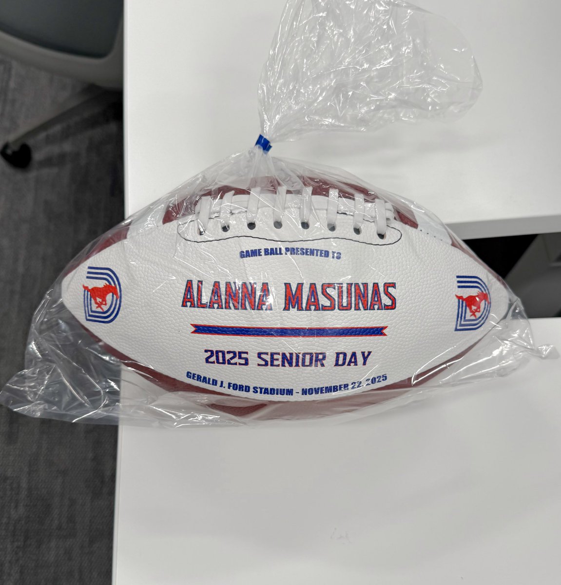 alannamasunas's tweet photo. Last home game + SENIOR DAY on the Hilltop!!! #PonyUpDallas 🫶🏻🐎⬆️ https://t.co/kxpdJxS2CK