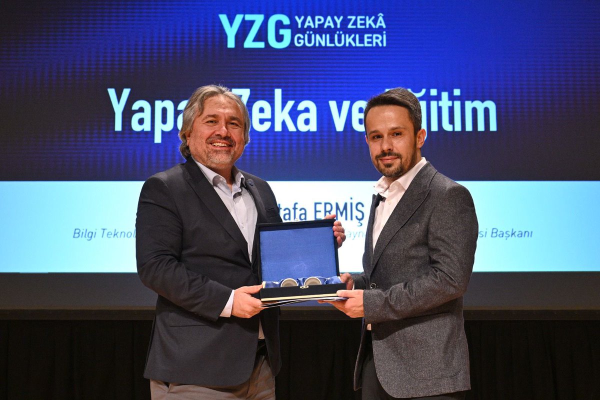 Anadolu Üniversitesi [ <a href="/Anadolu_Univ/">Anadolu Üniversitesi</a> ] tarafından düzenlenen YZG | “Yapay Zekâ Günlükleri” etkinliğinde üniversite öğrencileri ve akademisyenlerle bir araya gelerek “Yapay Zekâ ve Eğitim” başlıklı sunumumuzu gerçekleştirdik. 

BTK İnsan Kaynakları ve Eğitim Dairesi Başkanımız