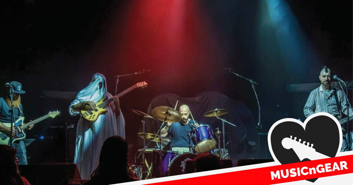 MUSICnGEAR's tweet image. INTERVIEW: We dive into the surreal world of The Elephant March: Mellotrons, ghosts, glitchy guitars, and the making of their album, 'Greetings From Hypnagogia'. 🌌 

🔗 musicngear.com/blog/elephant-…

  #musicinterview