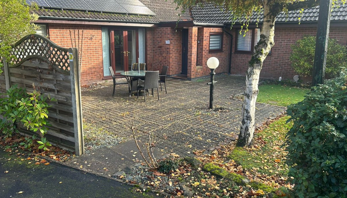 Our latest project is looking beautiful 😍 Big thanks to Rob at 'Let's Grab It' for the tarmac delivery 👍 Resin tomorrow 👌 #Nottingham #Landscaping #gardendesign #Eastleake #Creatingyourperfectspace Facebook.com/gandjlandscapes gandjlandscapes.co.uk