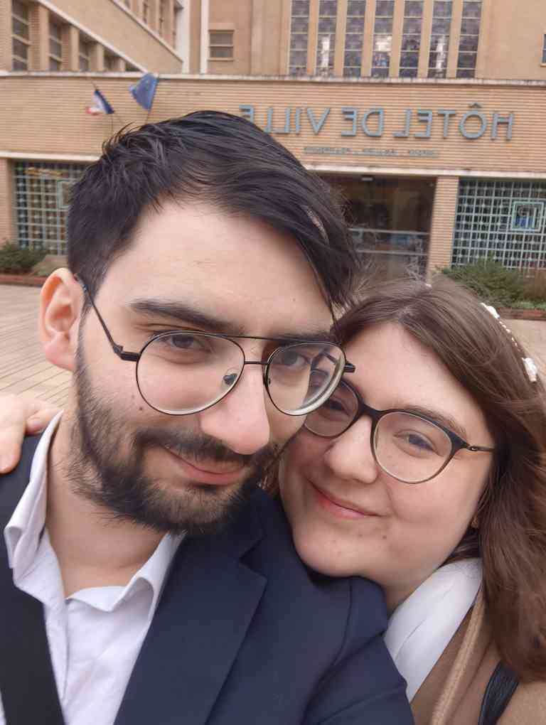 Je suis officiellement pacsée avec l'homme qui partage ma vie depuis près de 8 ans ❤️ Je t'aime Damien