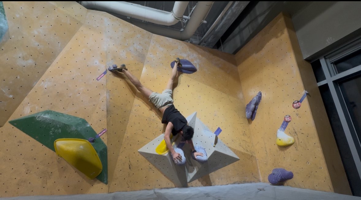 어제 이거 붙고 온몸에 근육통이 왔음