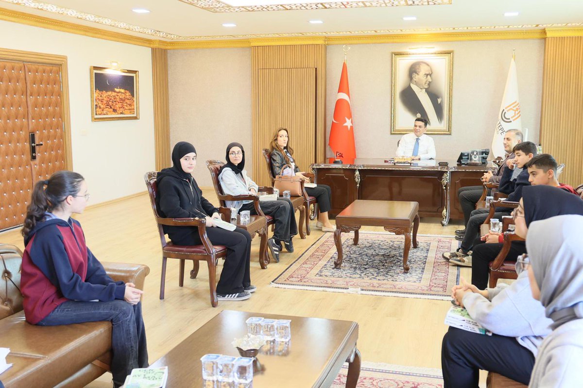 GSB_KiziltepeGM's tweet photo. Kızıltepe Kaymakamı Sayın Abdullah Şahin’e, Kitap Okuma Halkası Projesi kapsamında gençlerimizi misafir ederek onlara değerli zamanını ayırdığı için içten şükranlarımızı sunarız. https://t.co/t6cOSF1xms