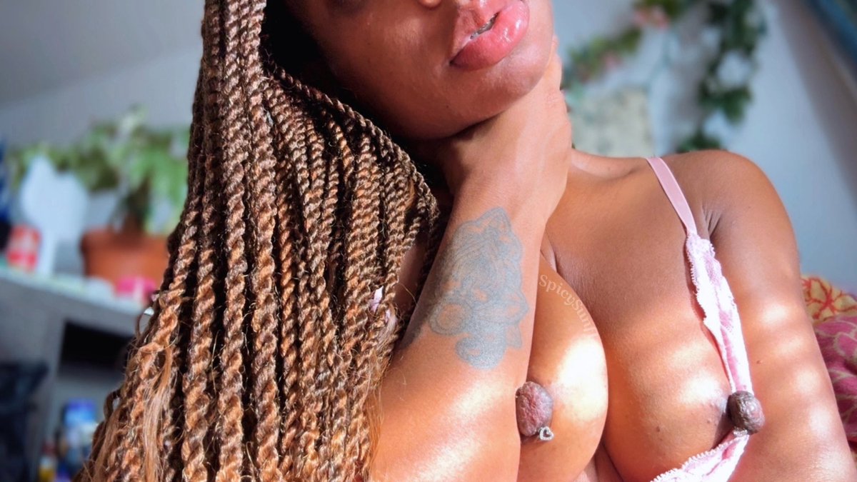 SpicySunfl0wer's tweet photo. Happy Titty Tuesday 
RT if you ♥️ my big nipples🍒 https://t.co/8KHo8esf6T