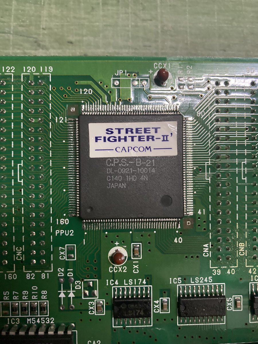 yamamoso_arkana's tweet image. ちょい脚がズレてたので貼り直した。このCカスタム(PPU)は電源入ってる時にピンが短絡すると元に戻らない壊れ方するから注意が必要。