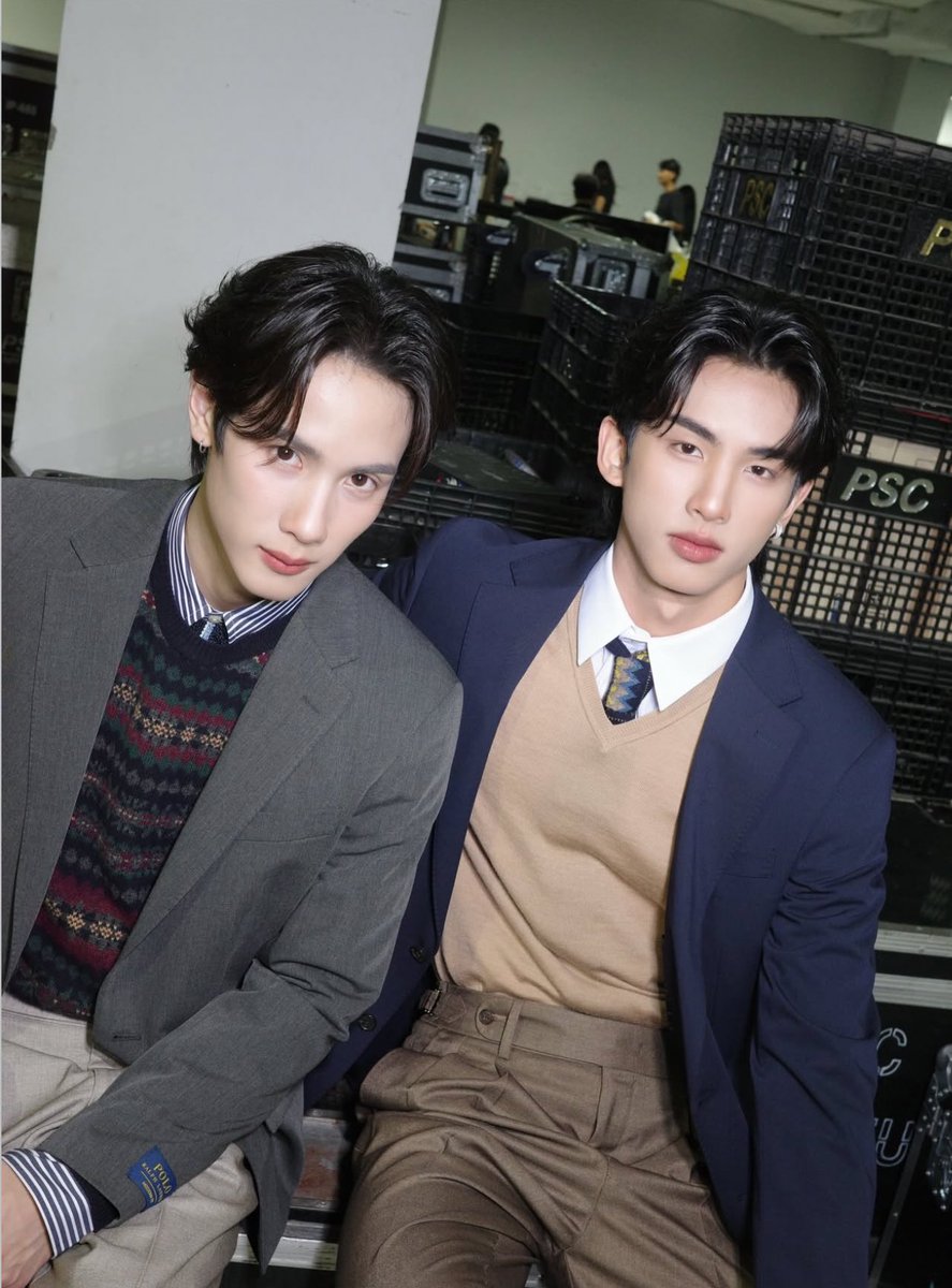 naneng_jaa's tweet image. เซิร์ฟจาว่า ข้างๆกันตลอดไปเลยนะ

MAGIC VIBES MAXIMIZED X SJ

#RoommateChaos #GMMTV2026
#GMMTV2026XSurfJava
#swensurf #javabh | @swensurf @javabh28