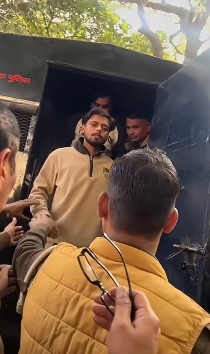 Ridhu417Sharma's tweet image. जब तक साँसे रहेगी तब तक हिंदू जगाते रहेंगे।🥹🥹