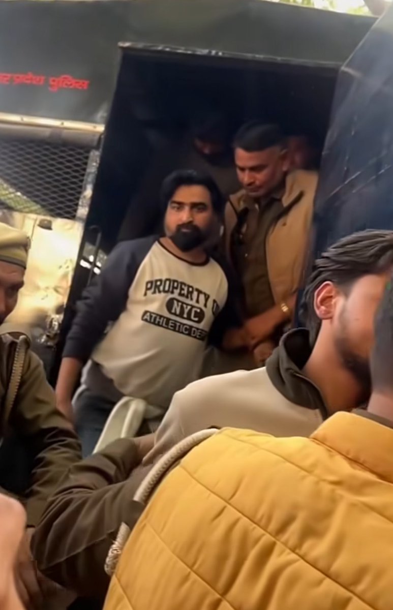 Ridhu417Sharma's tweet image. जब तक साँसे रहेगी तब तक हिंदू जगाते रहेंगे।🥹🥹