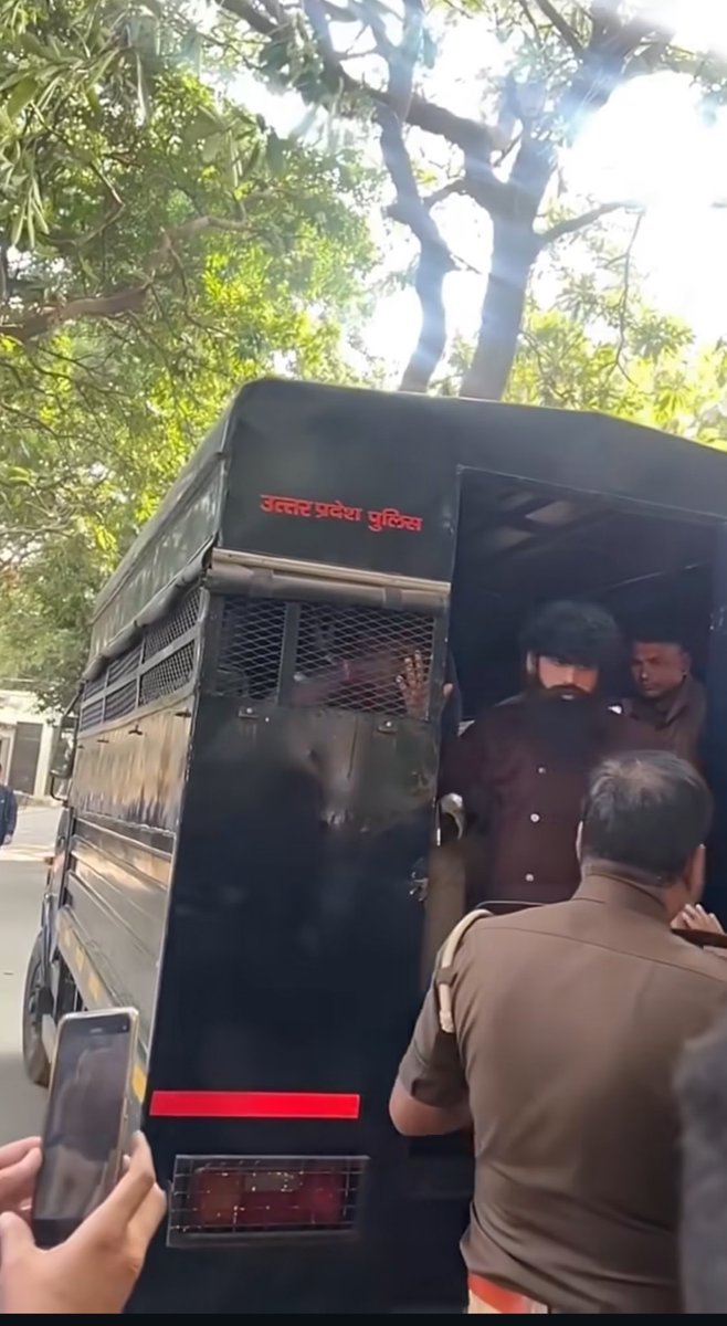 Ridhu417Sharma's tweet image. जब तक साँसे रहेगी तब तक हिंदू जगाते रहेंगे।🥹🥹