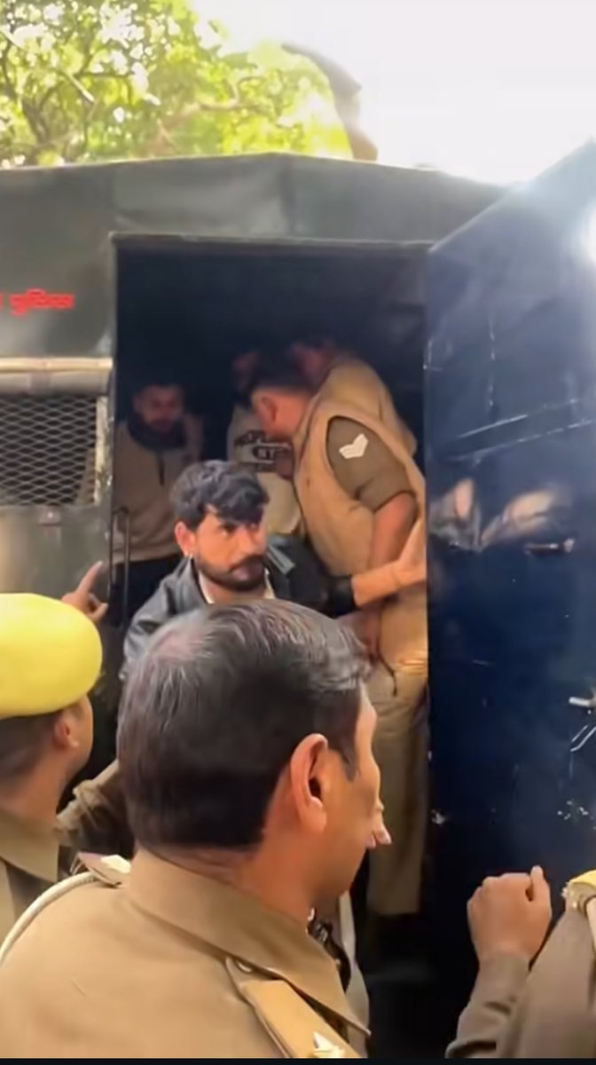 Ridhu417Sharma's tweet image. जब तक साँसे रहेगी तब तक हिंदू जगाते रहेंगे।🥹🥹