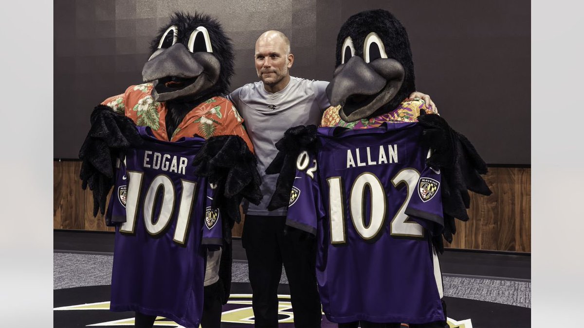 GregMiller69420's tweet image. Everyone wondering where Joey Chestnut is after trying to eat poe!! 

I think Edgar and Allen met up with the #Os hot dogs and jumped this dude in west Baltimore.

#DontFuckWithPoe #EdgarAndAllenAreFucked #OsHotDogsGotTheirLickBack